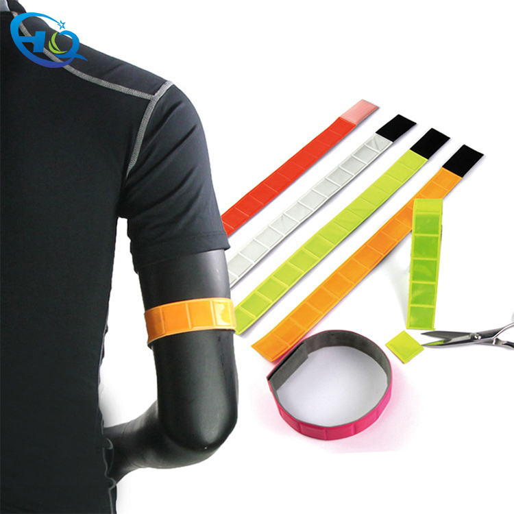 Cutable reflective wristband